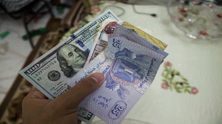 الدولار يتجاوز 18 جنيها مصريا