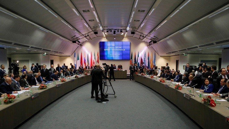 حصص التقليص .. روسيا في لجنة مراقبة خفض إنتاج النفط