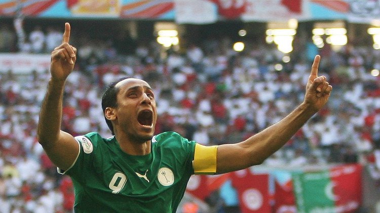 "الفيفا" يهنئ الأسطورة السعودية بذكرى ميلاده الـ44
