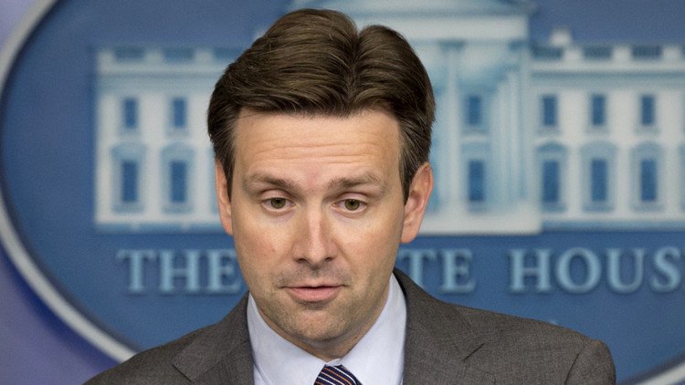 ترامب يصف المتحدث باسم البيت الأبيض بالشخص الأحمق