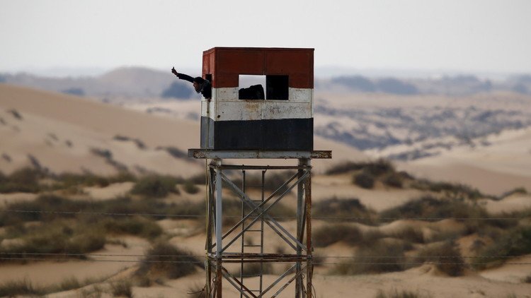 بالفيديو.. الجيش المصري يدمر عربة لتكفيريين في سيناء