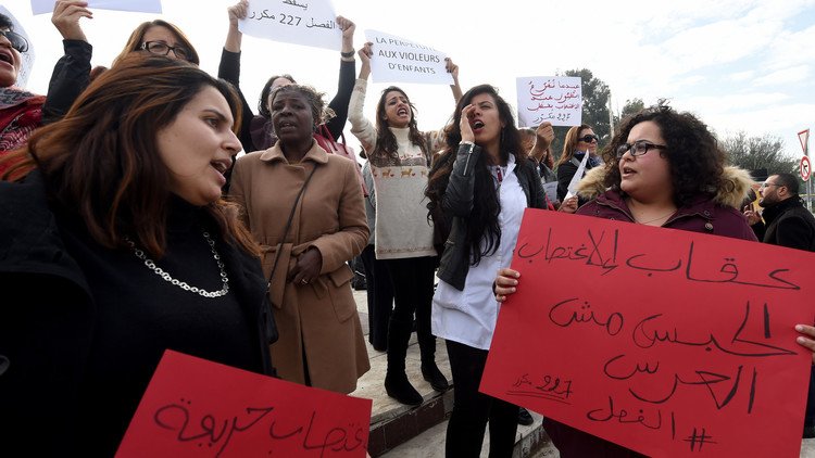 تونسيون يحتجون على حماية القانون للاغتصاب