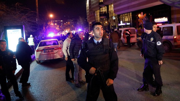 جاويش أوغلو: وصول خبراء روس إلى أنقرة قريبا للتحقيق في اغتيال السفير الروسي   