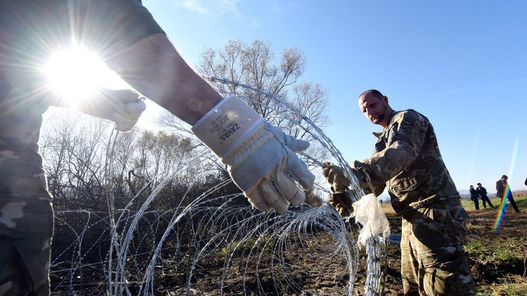 رئيس سلوفينيا يدعو إلى إزالة السياج الشائك المعيق للمهاجرين