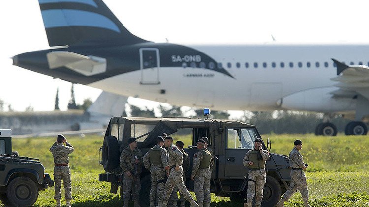 انتهاء أزمة اختطاف الطائرة الليبية دون خسائر واعتقال الخاطفين