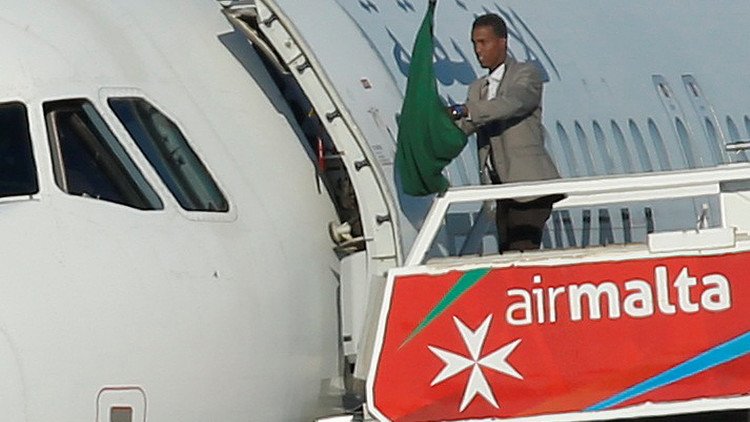 الإفراج عن جميع ركاب الطائرة الليبية المخطوفة
