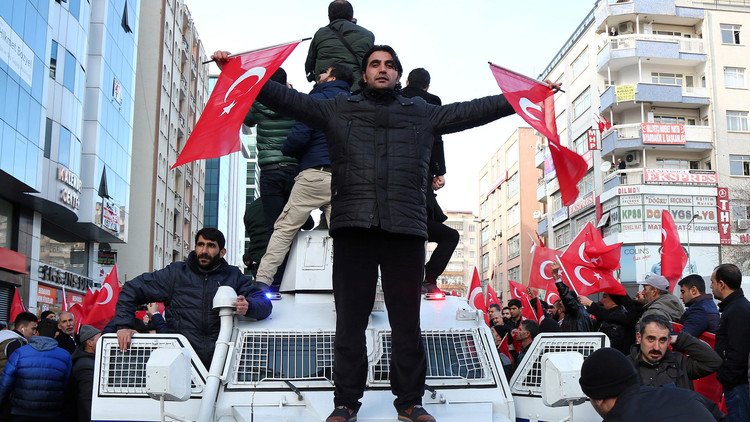 تركيا.. التحقيق مع الآلاف من مستخدمي مواقع التواصل الاجتماعي