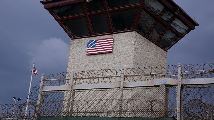 معتقل سابق في غوانتنامو: الأمريكيون عباقرة في الشر