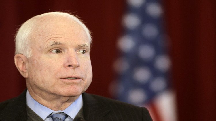 السناتور الأمريكي جون ماكين في إستونيا