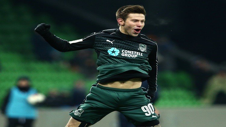 سمولوف أفضل لاعب في روسيا في 2016