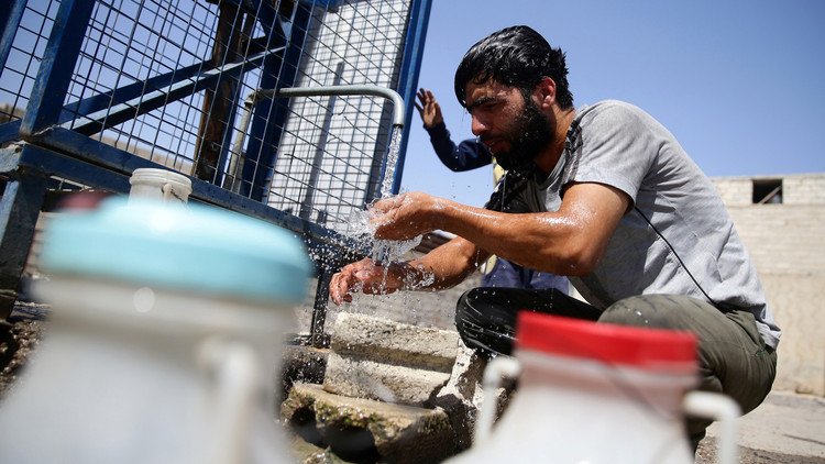 سكان دمشق بدون مياه للشرب بسبب المعارك 
