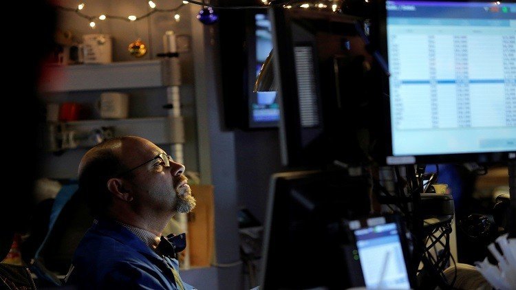 جني الأرباح يدفع أسعار النفط إلى المنطقة الحمراء 