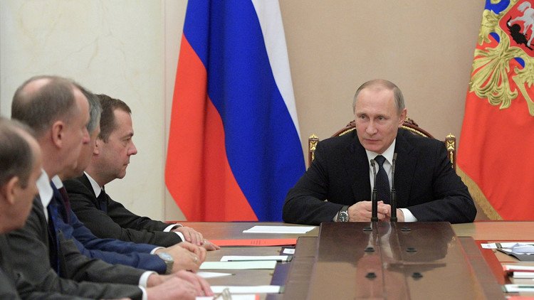 بوتين يبحث مع مجلس الأمن الروسي التسوية بسوريا