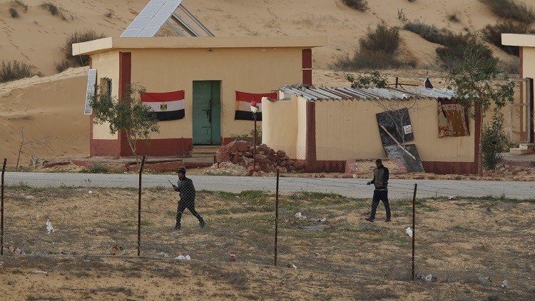 مصر.. مقتل ضابط شرطة ومجند في انفجار بشمال سيناء
