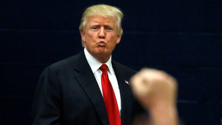 ترامب لأعدائه: سنة جديدة سعيدة، أحبكم!