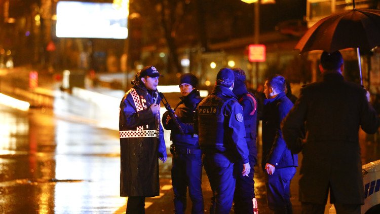 مقتل 39 شخصا وإصابة 65 آخرين في هجوم مسلح على ملهى ليلي في اسطنبول