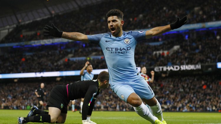 مانشستر سيتي يهزم بيرنلي بعشرة لاعبين !