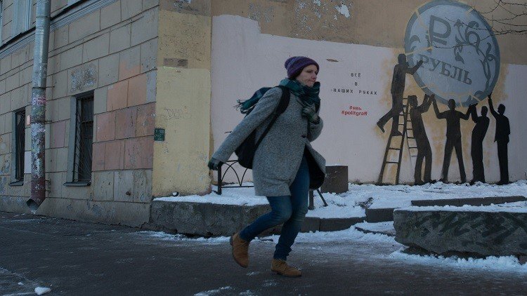 الدولار دون 60 روبلا لأول مرة منذ 2015