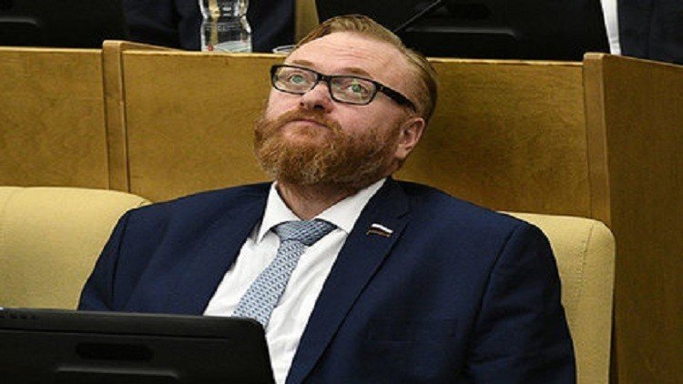 ميلونوف يحيل إلى مجلس الدوما مشروع قانون حول حماية الكرامة الوطنية لروسيا