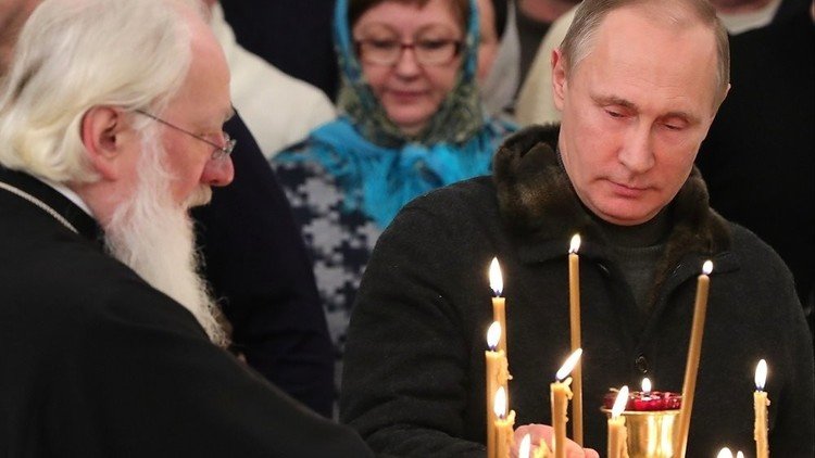 بوتين يهنئ بعيد الميلاد