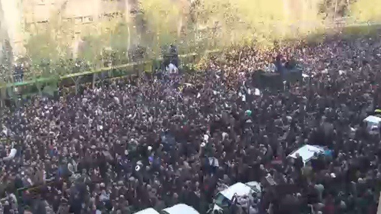 آلاف الإيرانيين يشيعون جثمان رفسنجاني