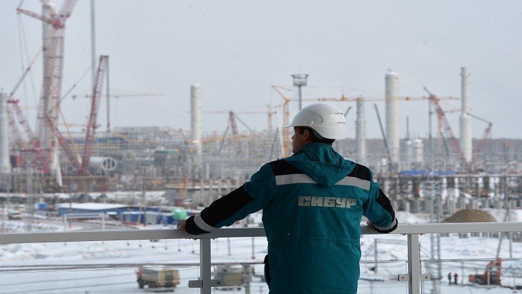 بكين تشتري أسهما في شركة روسية