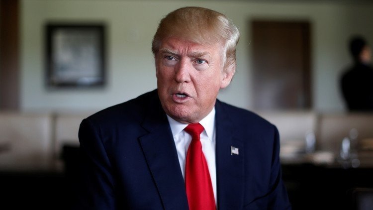 مدير المخابرات القومية الأمريكية يدين "التقرير السري" بشأن "مستمسكات" موسكو على ترامب