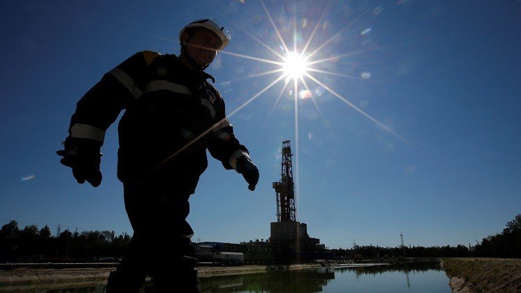 نوفاك: خفضنا إنتاجنا النفطي في 10 أيام بكميات أكثر من المخطط