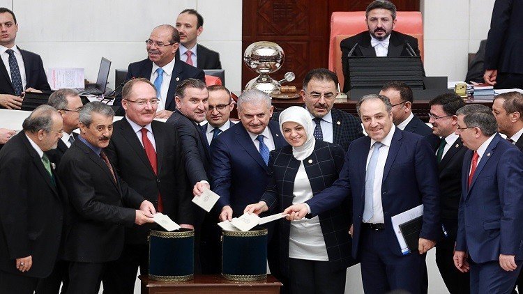 البرلمان التركي يقر بعض المواد من مشروع التعديل الدستوري