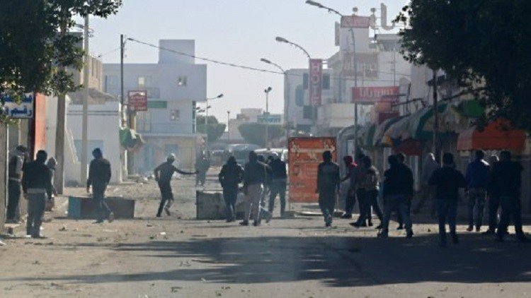 مواجهات عنيفة بين قوات الأمن ومتظاهرين في بنقردان التونسية