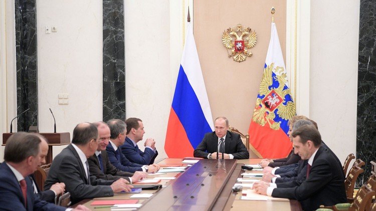 بوتين يبحث مع مجلس الأمن الروسي التحضير لمفاوضات أستانا
