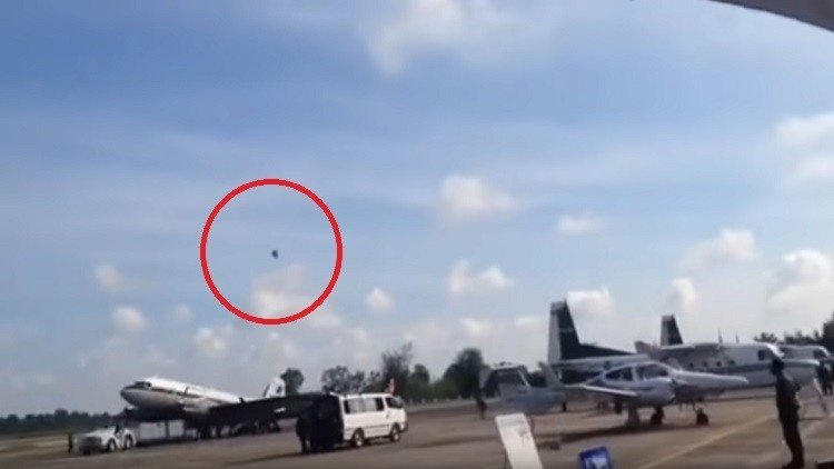 تحطم طائرة مقاتلة ومصرع قائدها أثناء عرض جوي في تايلاند