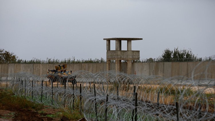 تركيا: استكملنا بناء جدار على الحدود مع العراق وسوريا