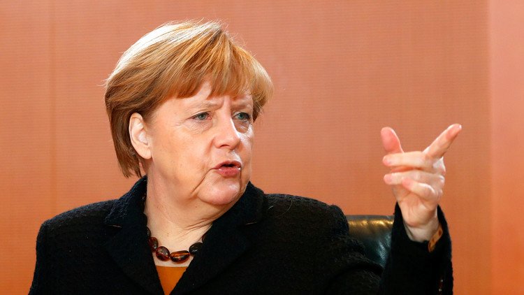 ميركل تحذر ترامب : اتعظ من عام 2008