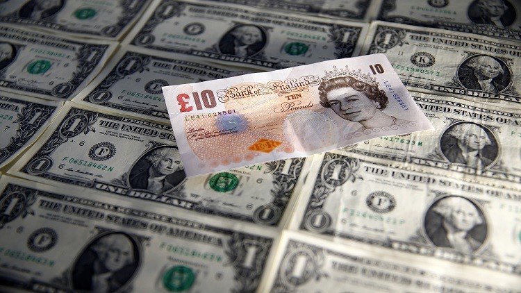 الجنيه الإسترليني يهبط عشية خطاب تيريزا ماي