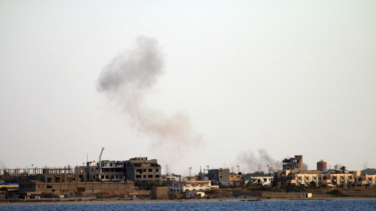 لحظة إصابة وإسقاط ميغ 23 فوق بنغازي الليبية 