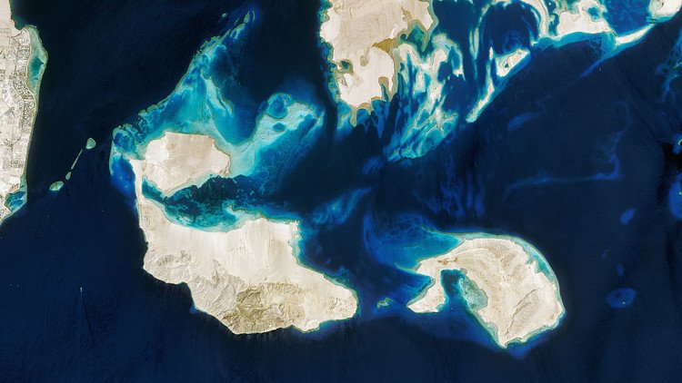 صورة من القمر الصناعي لتيران وصنافير