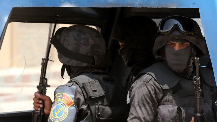مقتل 8 شرطيين بهجوم على حاجز أمني جنوب مصر