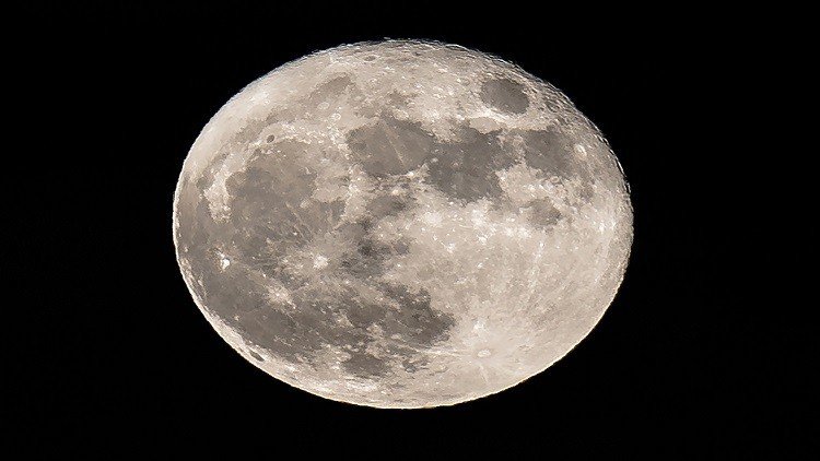 العلماء يحددون تاريخ ميلاد القمر