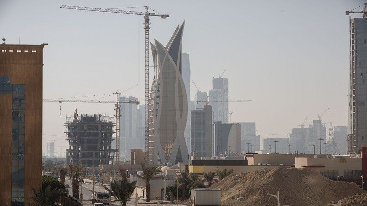 مشروعات حكومية سعودية بمليارات الدولارات مهددة بالإلغاء