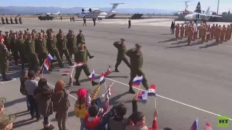 شاهد بالفيديو مراسم وداع قاذفات 