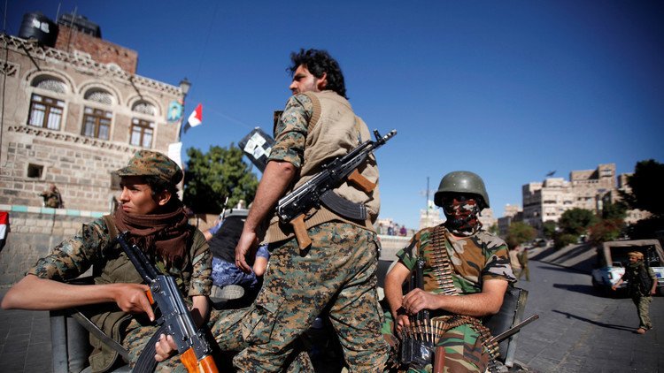 قوات هادي تقصف حامية مطار صنعاء