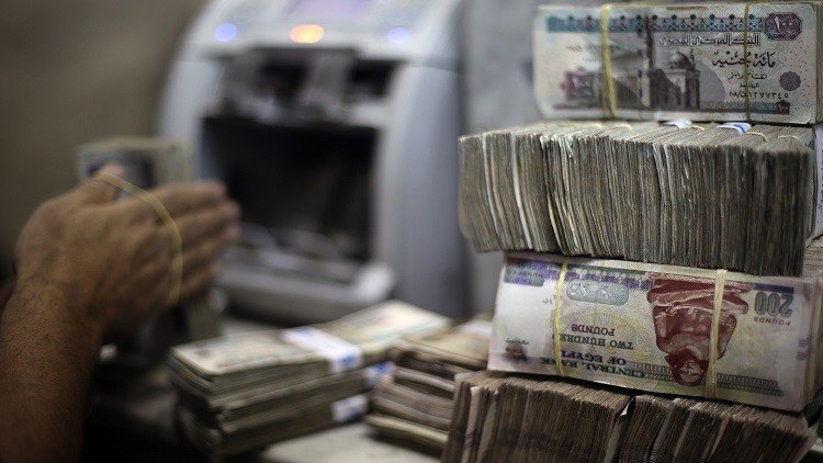 الحكومة المصرية تثبت سعر الدولار الجمركي
