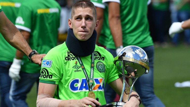 فيديو مؤثر.. حارس شابيكوينسي في أول ظهور بعد الكارثة بساق مبتورة