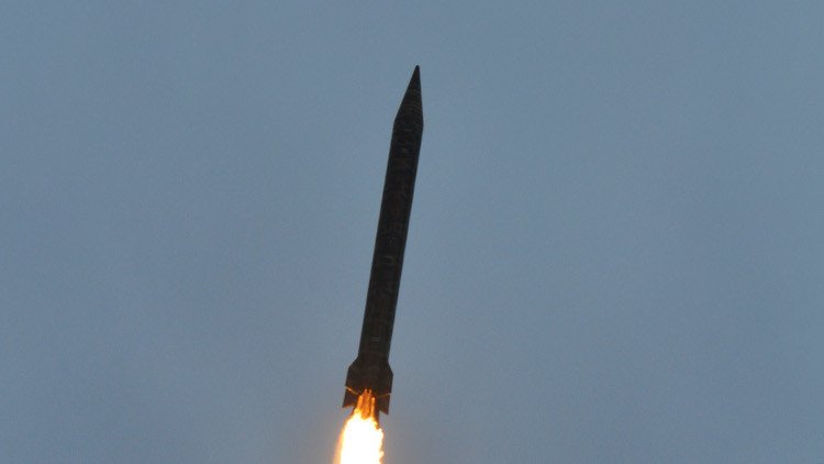 لحظة إطلاق صاروخ باكستاني قادر على حمل رؤوس نووية