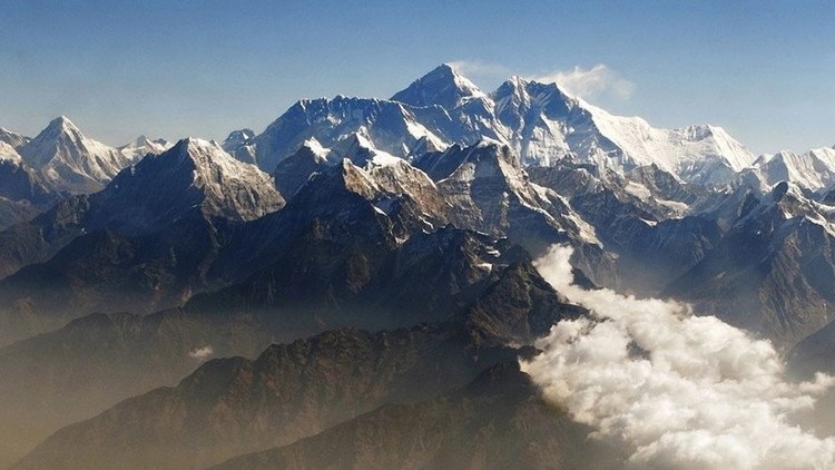 هل تقلّص جبل إفرست بالفعل جراء زلزال نيبال؟