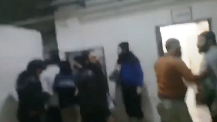 بالفيديو.. "جبهة النصرة" تقتحم سجن إدلب المركزي