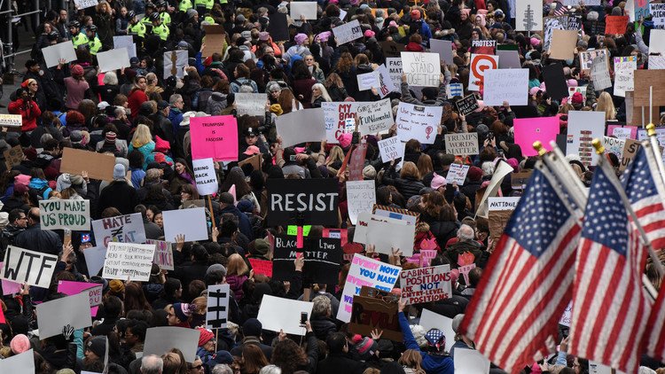 العلماء ينظمون مسيرة ضد ترامب