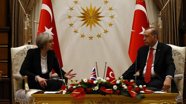 أردوغان وماي يبحثان نتائج مفاوضات أستانا