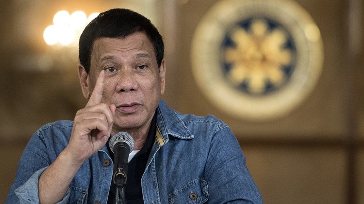 رئيس الفلبين يمدد حربه على المخدرات حتى 2022
